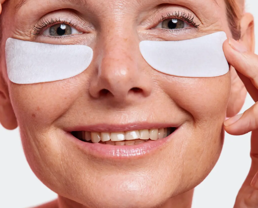 מדבקות עיניים מיקרו-מחטים מועשרות בסרום